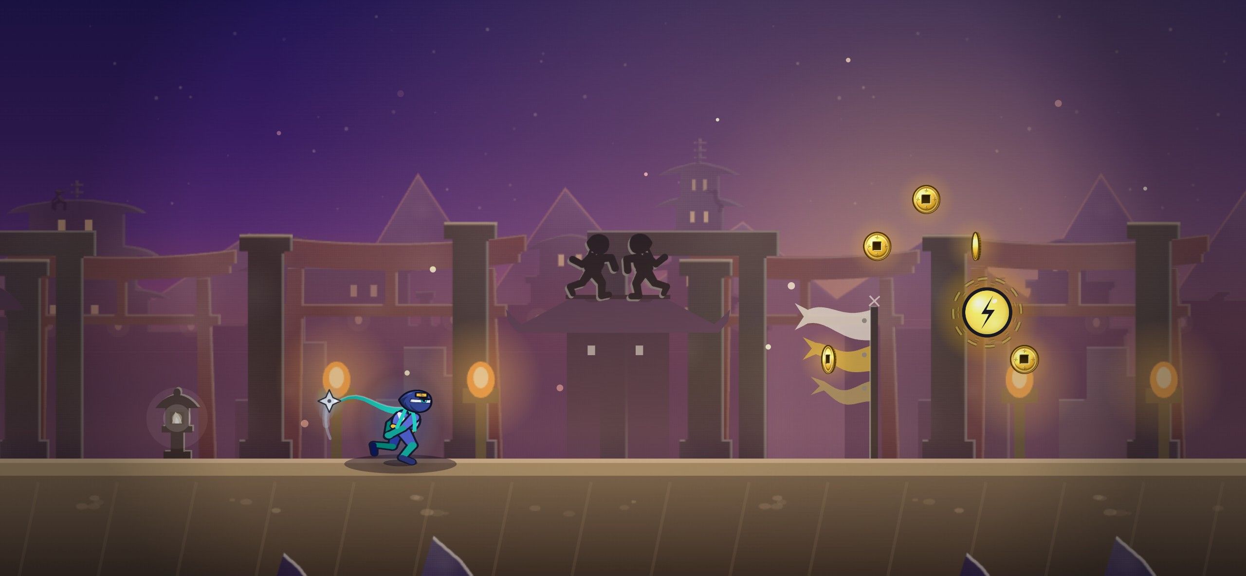 Shuriken Storm : le ninja court au crépuscule devant un temple, entre les lanternes et les pièces d’or.